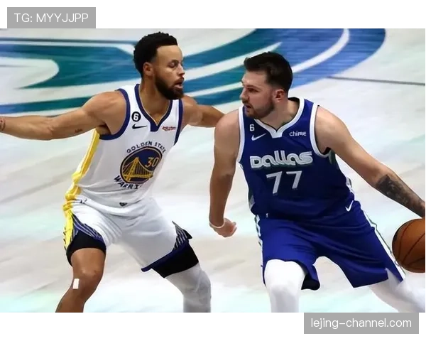 一次看懂！NBA赛场如何区分防守犯规与进攻犯规的具体判罚依据